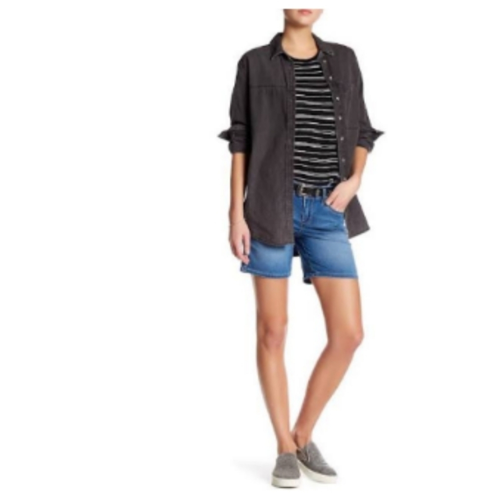 Seven7 Bermuda Dark Washed Jean Shorts Size 10.
